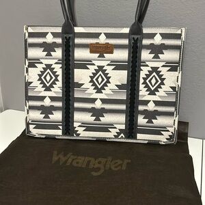 Brand new never used Wrangler handbag in a stunning black/white print.